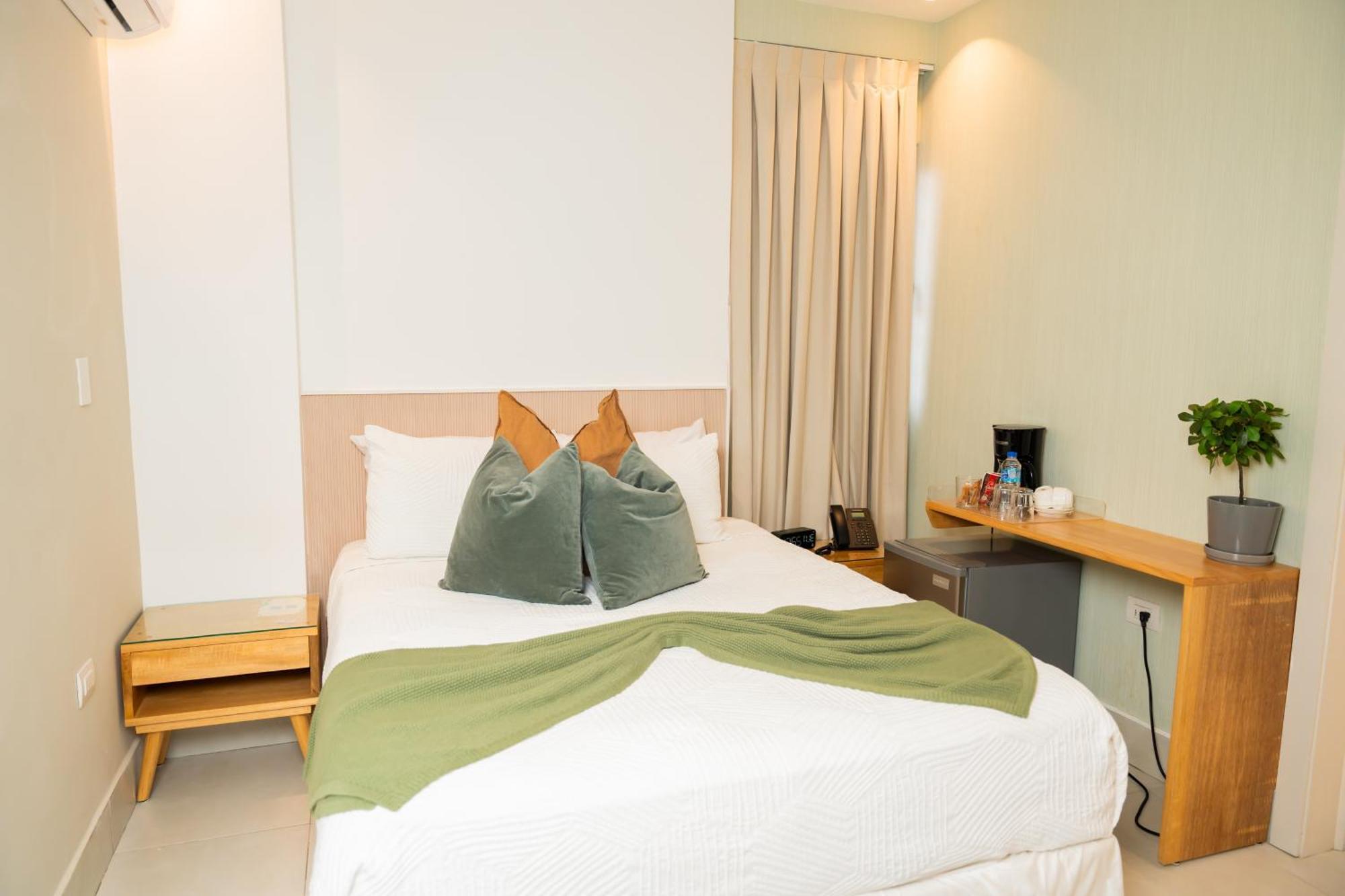 Hotel Stay Here Suites Santo Domingo Exterior photo